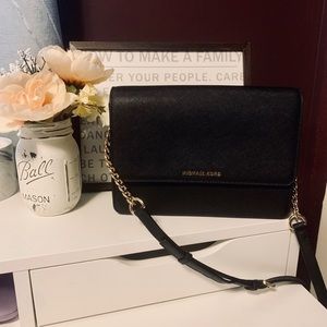 EUC Michael Kors Daniela Large Crossbody
